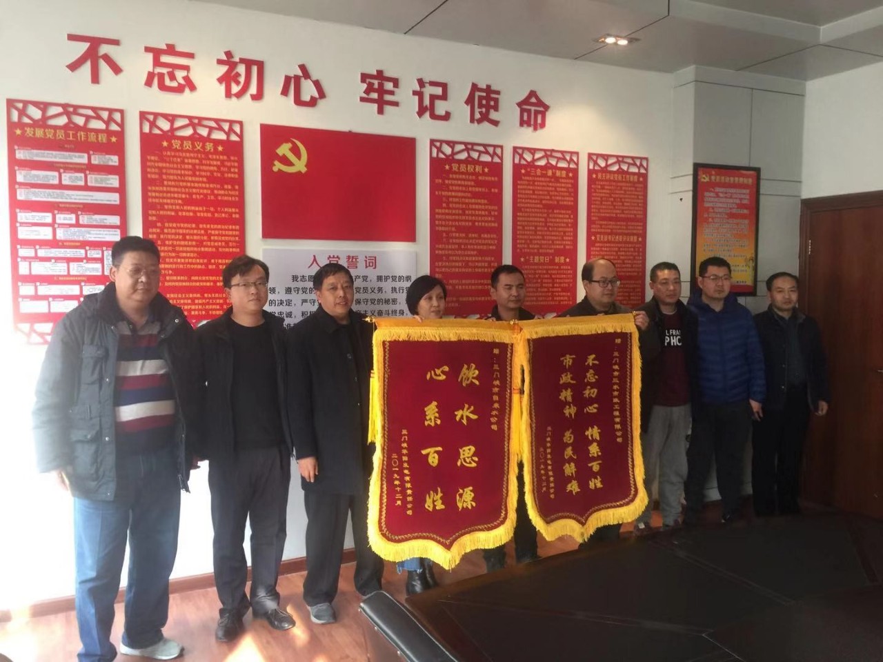 華陽(yáng),小區(qū),為公司,贈(zèng)送,錦旗,12月,13日,三門峽, . 華陽(yáng)小區(qū)為公司贈(zèng)送錦旗