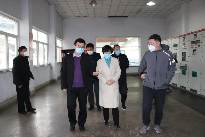 市,人大常委會(huì),副主任,、,總工會(huì),主席,2月, . 市人大常委會(huì)副主任、總工會(huì)主席韓迎春到公司調(diào)研慰問(wèn)